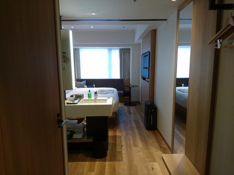 客室全体(窓際方向)