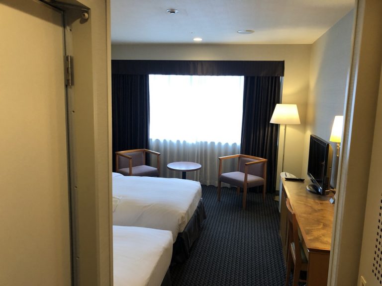 客室全体(窓際方向)