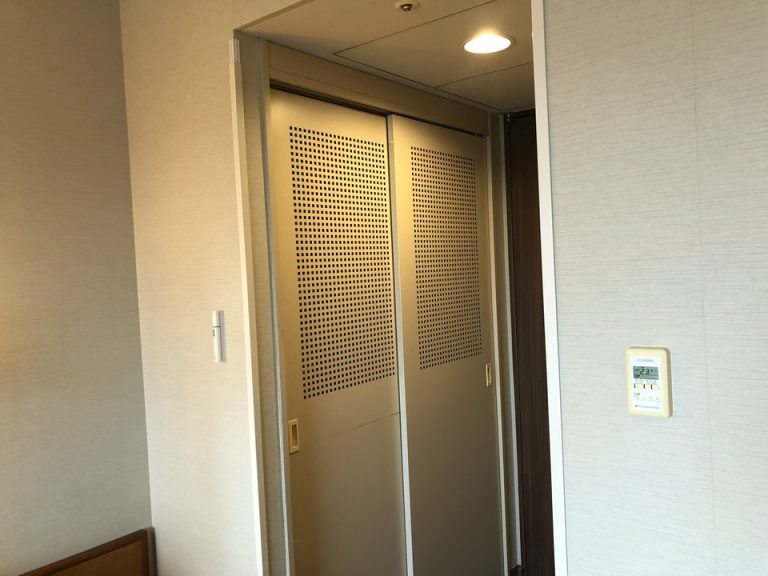 クローゼット外観(閉じた状態)