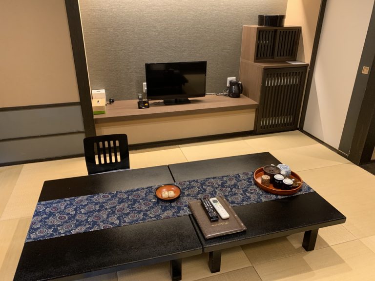 テレビと冷蔵庫