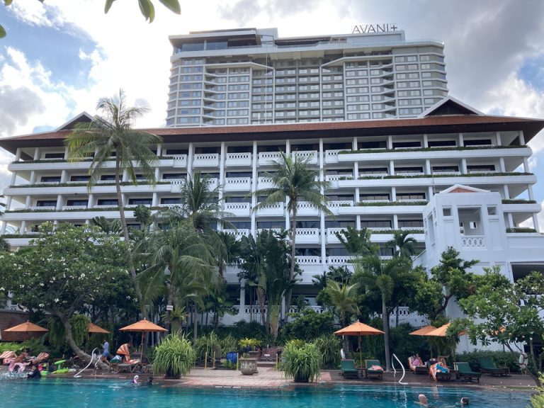 建物全体 プールサイドより