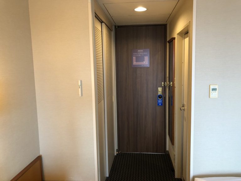 客室入口内観ドア