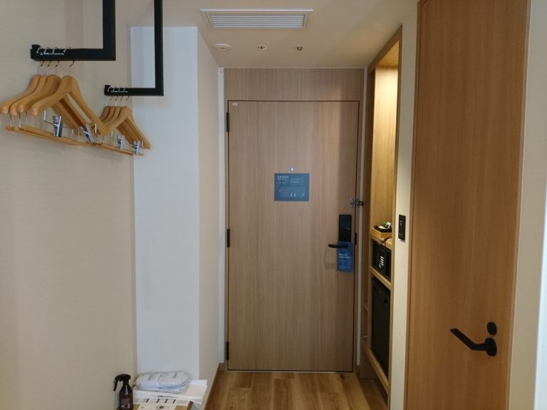 客室入口内観ドア