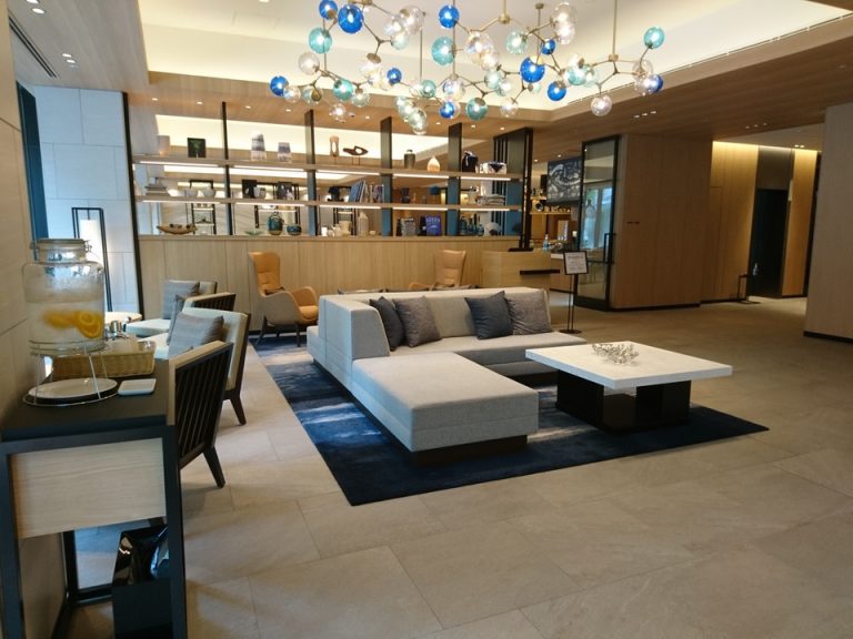 ロビーとオレンジウォーター