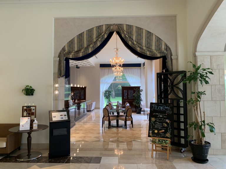 ロビー横カフェ(正面)