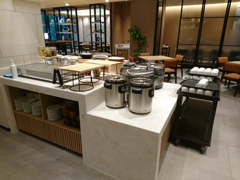 ビュッフェは準備中