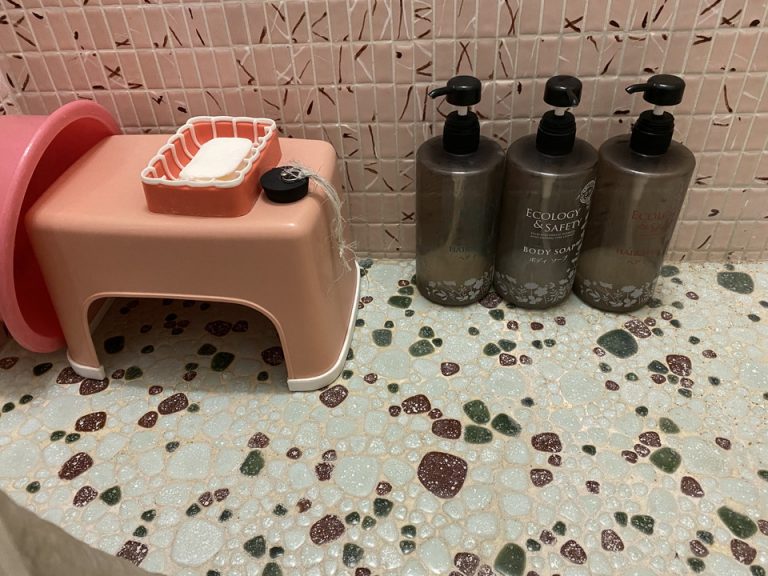 浴室 シャンプー、コンディショナー、ボディソープ