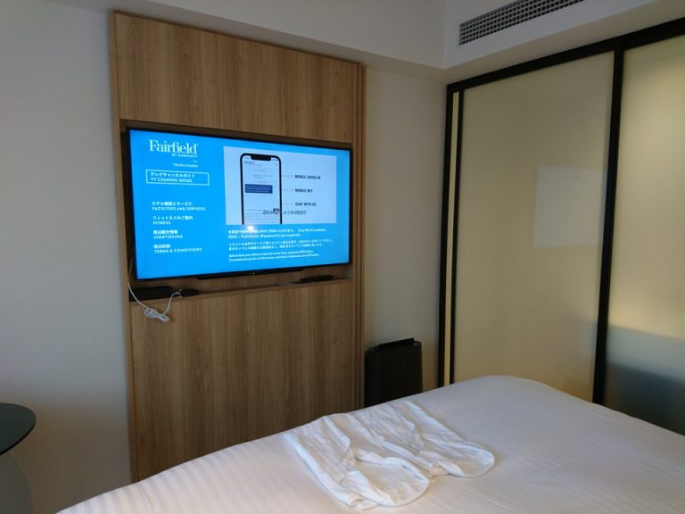 ベッド方向からTV