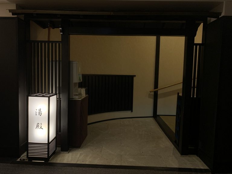 おしゃれな大浴場入り口(1)