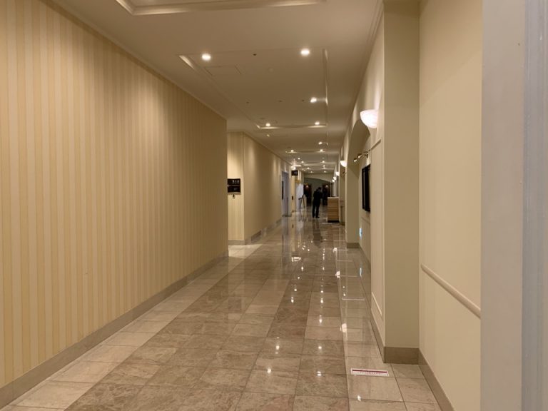 フロント階 廊下