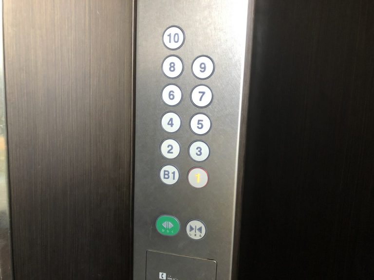 エレベーターボタン