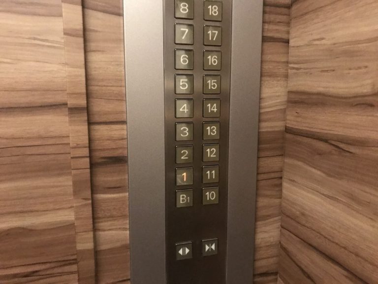 エレベーターボタン