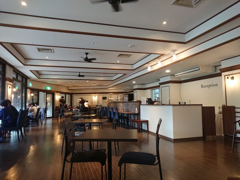 レストラン・ロビー・フロントが一体となったスペースになっています