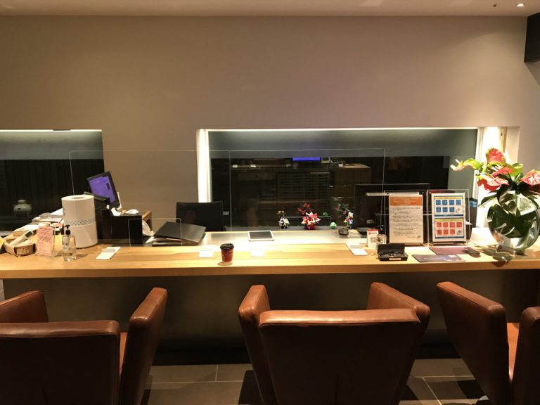 ホテル フロント1(フロントはスタッフの事務専用っぽい)