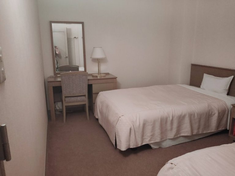 ベッドルーム、ドレッサー