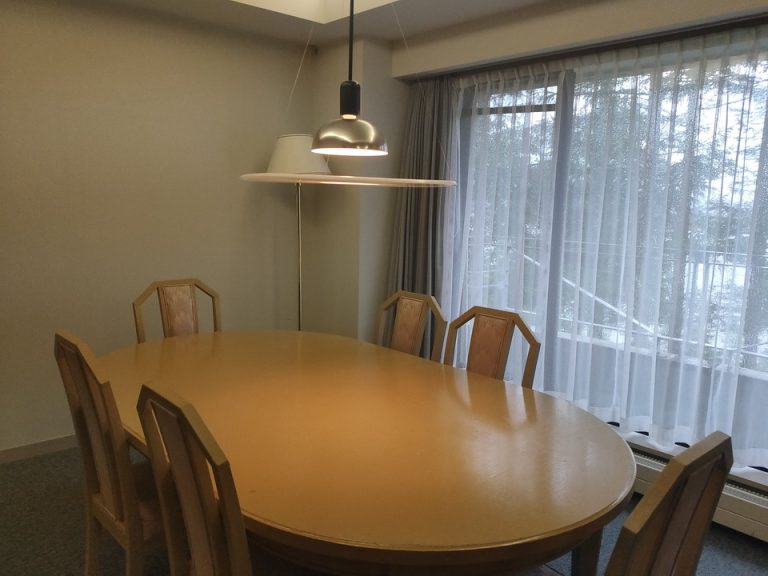 ダイニングテーブル