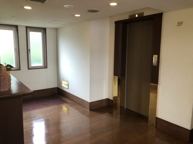 客室階エレベーターホール(1)