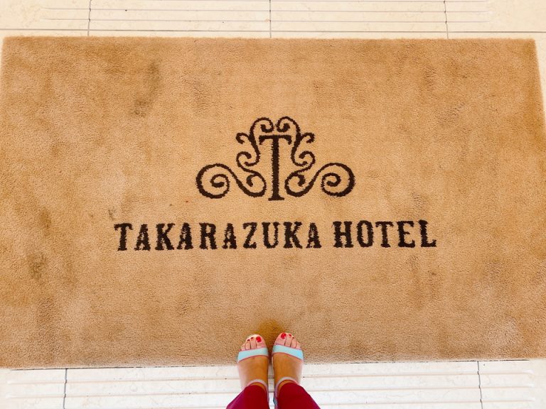 エントランス外観付近