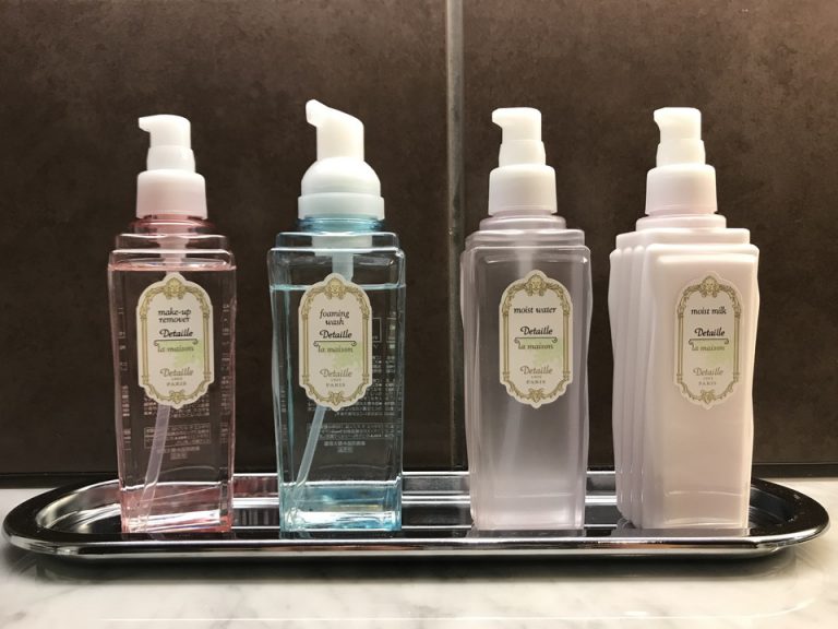 部屋 洗面台7(メイク落とし・泡洗顔料・化粧水・乳液)