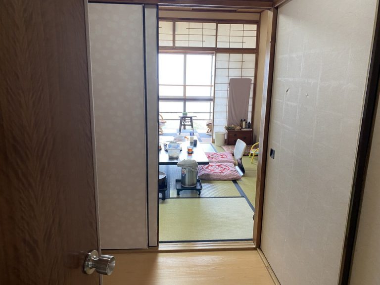 部屋内部 入口から撮影