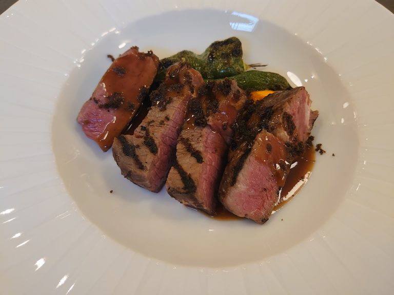 メインは牛ロースを選びました