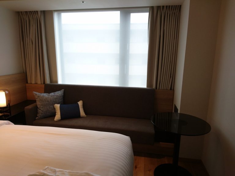 ソファーとデスク