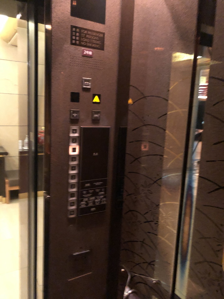 エレベーター階数ボタン