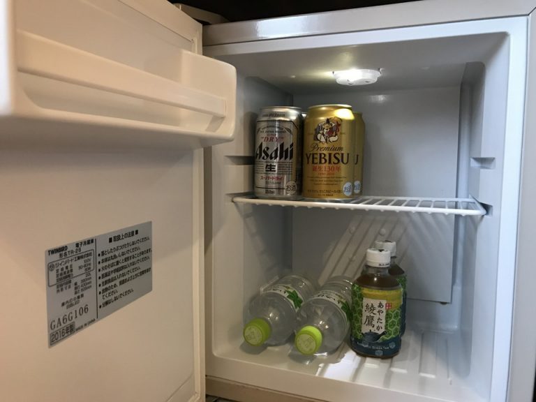 部屋 冷蔵庫3(ビール2種・お茶・ミネラルウォーターがフリードリンク)
