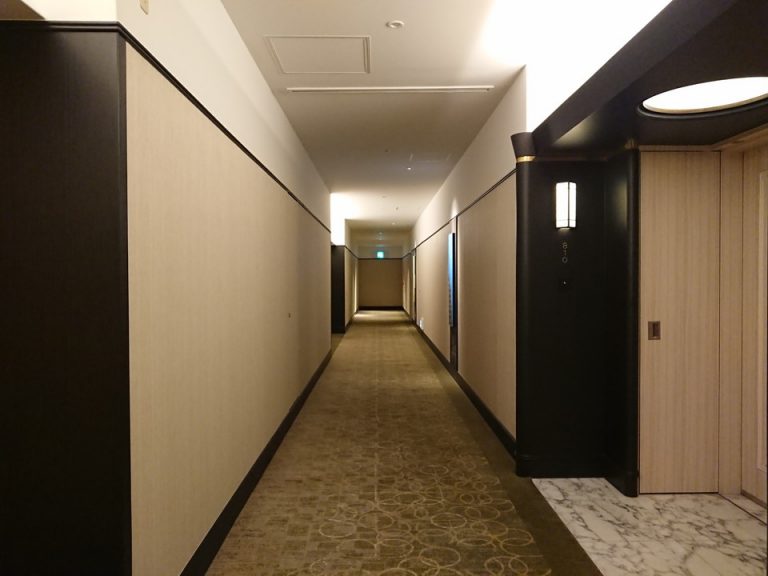 客室階廊下全体 アロマの香りで癒されます。