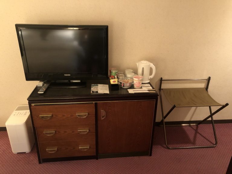 ベッド方向からTV