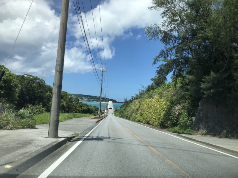 古宇利島に渡る前 本島から古宇利島方向
