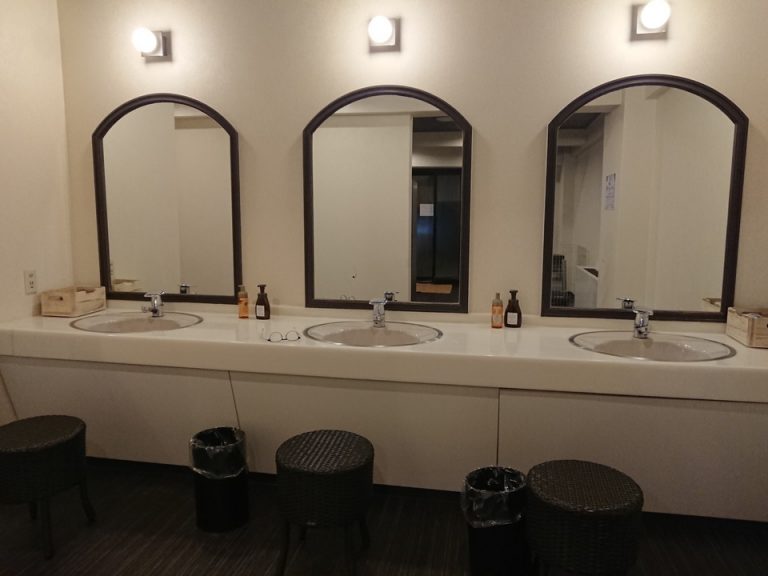 大浴場の洗面台には洗顔フォームが設置されています