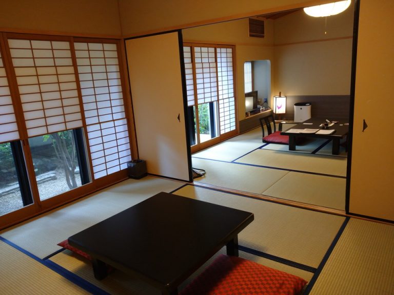 客室全体窓側方向