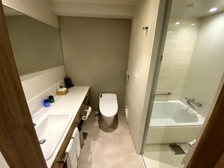 バスルーム全景