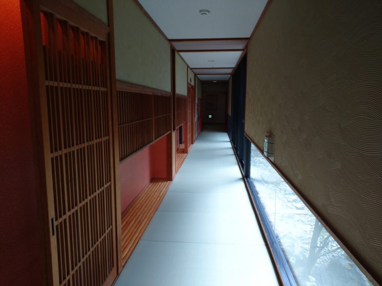 客室入り口廊下