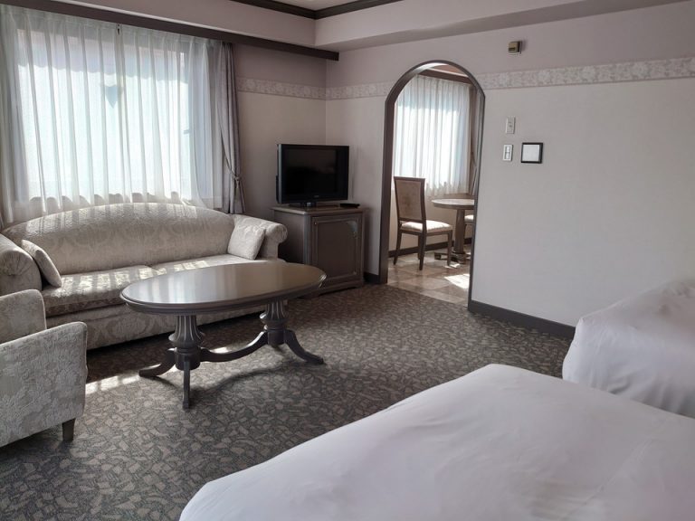 ベッドから部屋