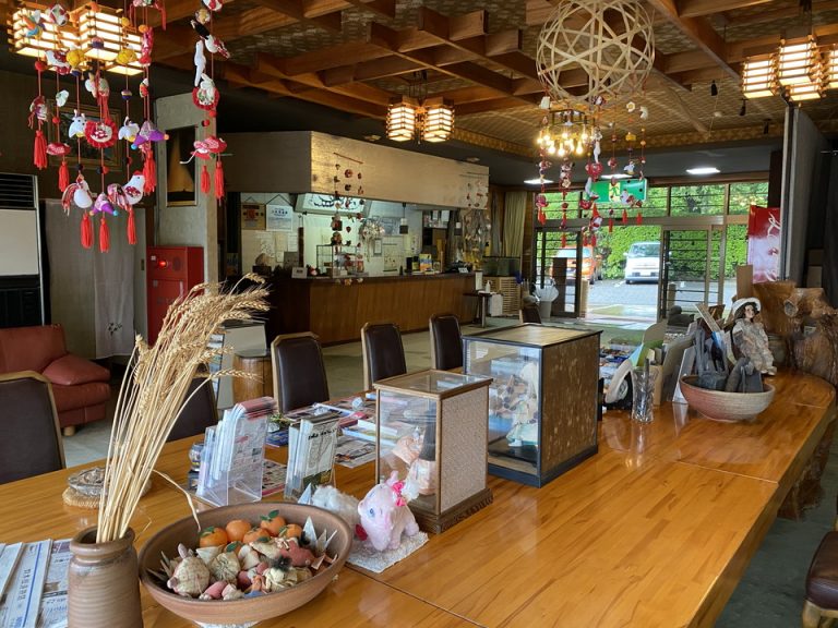 ロビーから玄関