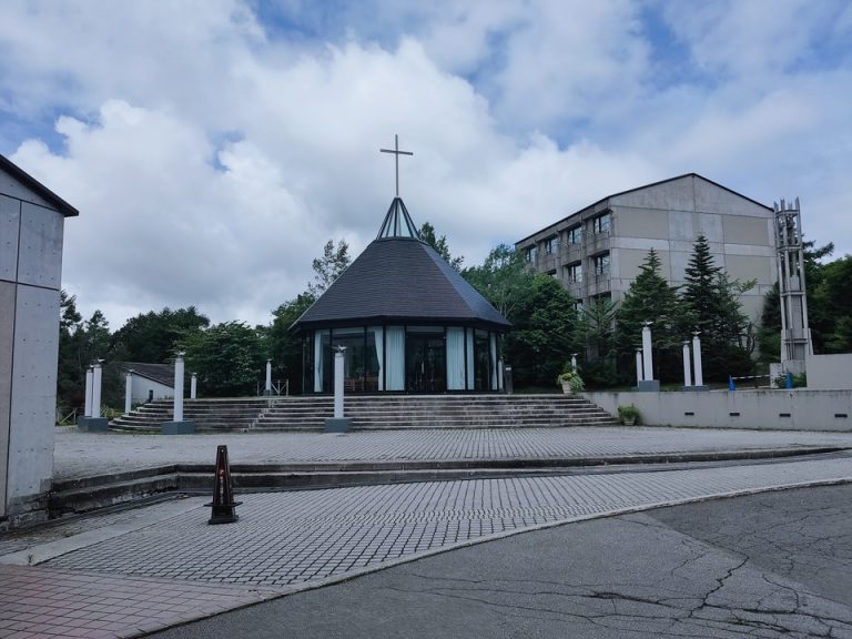 クリスタルチャーチ