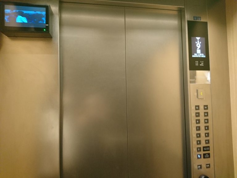 エレベーター内観