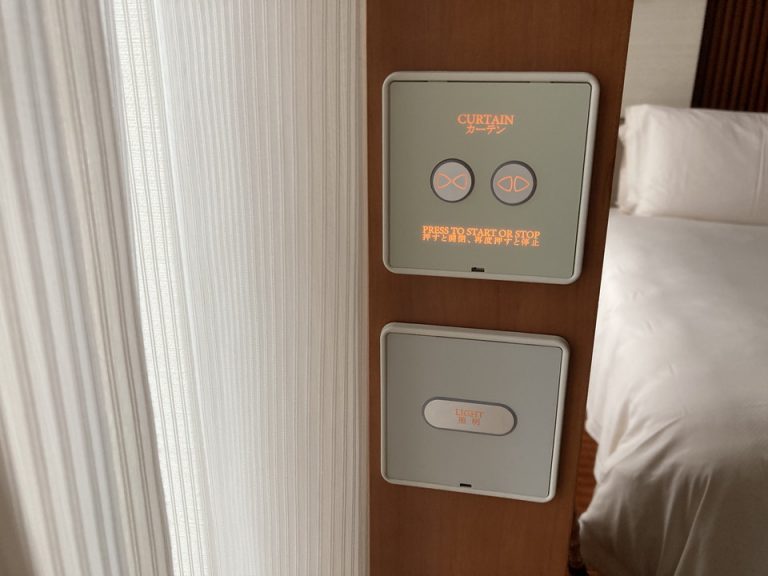 ボタン一つでカーテンが開きます!