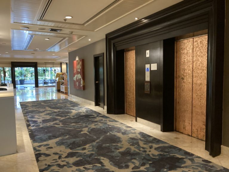 エレベーターフロント階2