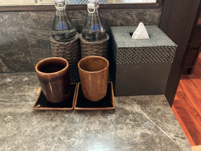 アメニティカップと水