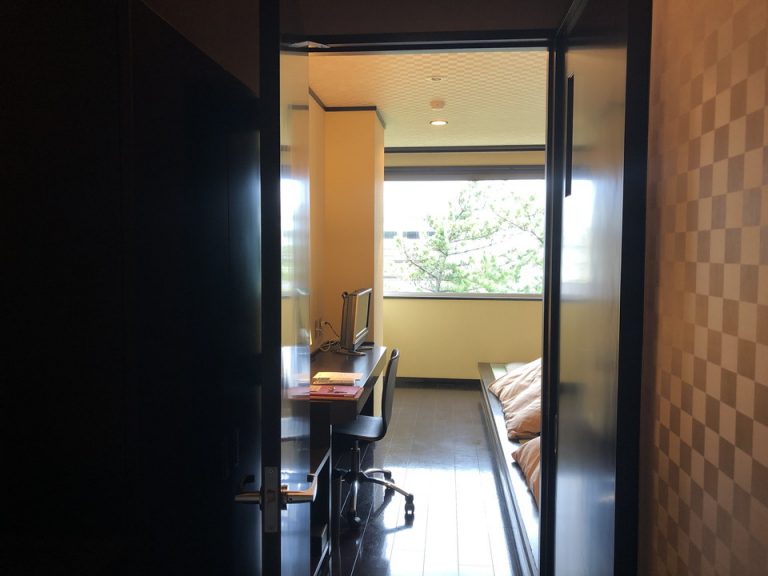 玄関からお部屋