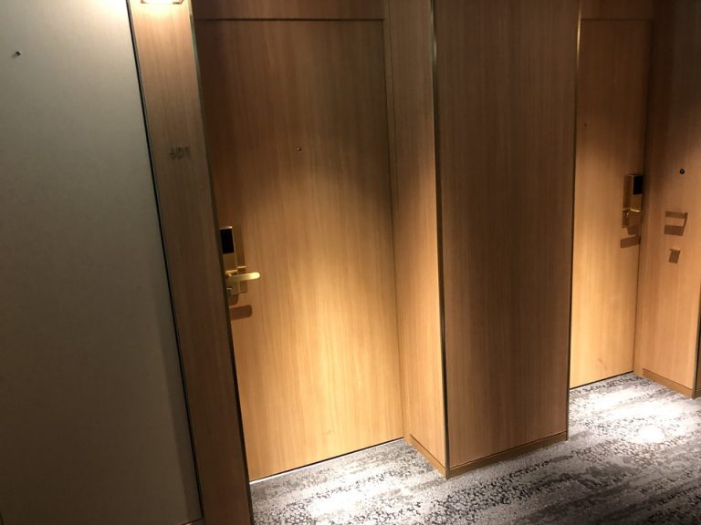 客室入口外観ドア