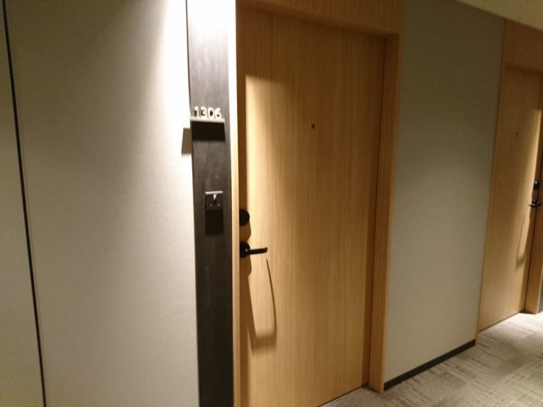 客室入口外観ドア