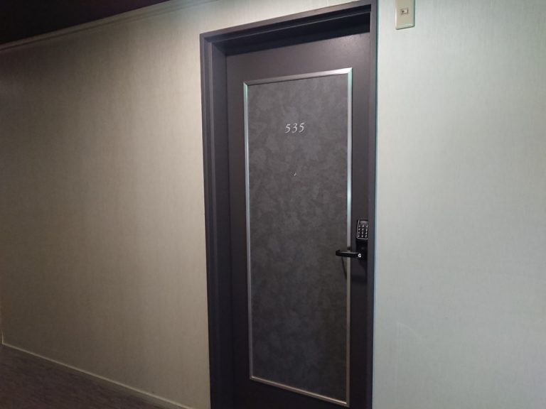 客室入口外観ドア