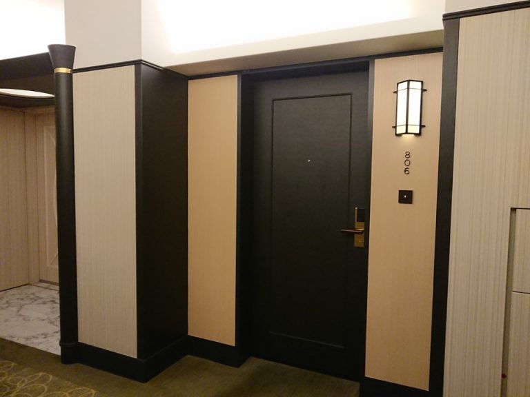 客室入口外観ドア