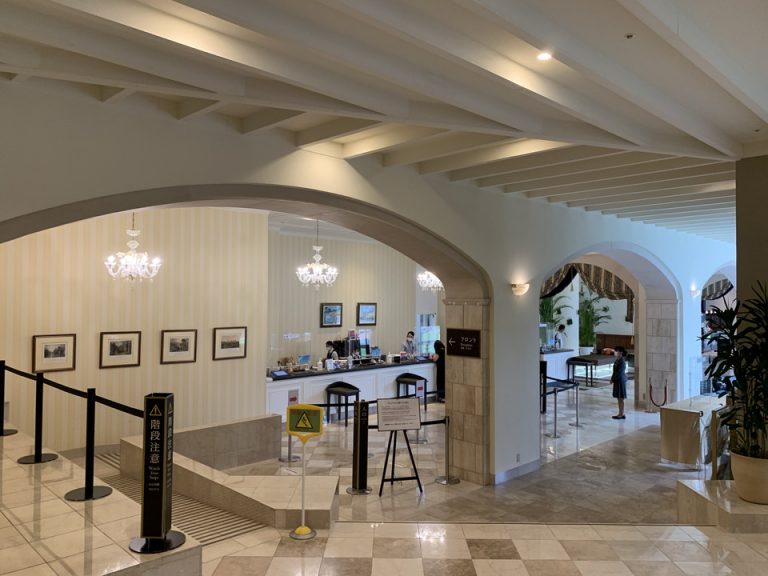 フロント(踊り場側より)