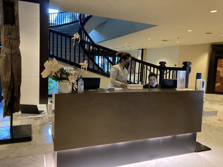 フロントカウンター