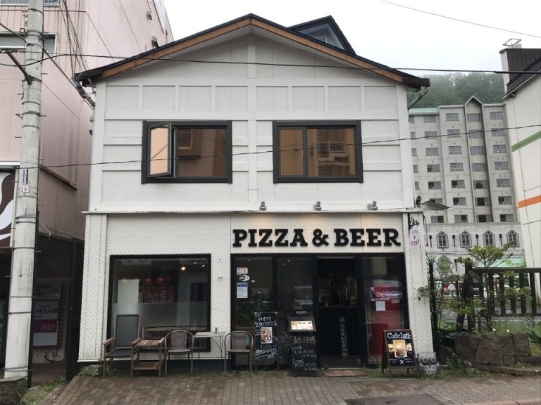 評判のピザ屋(温泉街)1